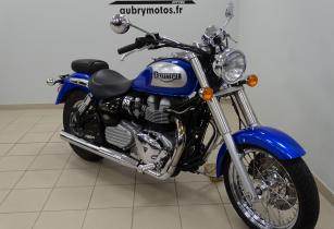 TRIUMPH BONNEVILLE AMERICA 800
